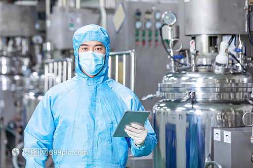 智慧工廠新篇章 化工廠技術工人與計算機軟件開發的融合創新